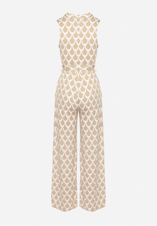 Born2be - Beżowy Taliowany Kombinezon z Kopertowym Dekoltem i Materiałowym Paskiem w Talii Feranea. Okazja: na co dzień. Kolor: beżowy. Materiał: materiał. Styl: klasyczny, casual, elegancki