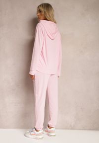 Renee - Jasnoróżowy Klasyczny Komplet Dresowy z Bluzą Kangurką i Spodniami Typu Jogger Salevia. Kolor: różowy. Materiał: dresówka #5