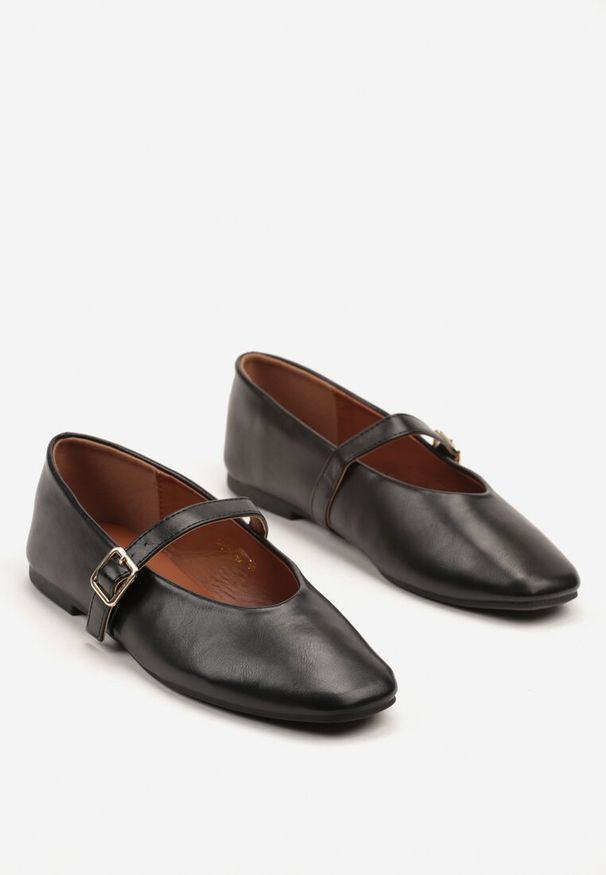 Born2be - Czarne Balerinki z Eleganckim Paskiem z Klamerką Keniffia. Okazja: na co dzień. Zapięcie: pasek. Kolor: czarny. Materiał: jeans. Styl: elegancki