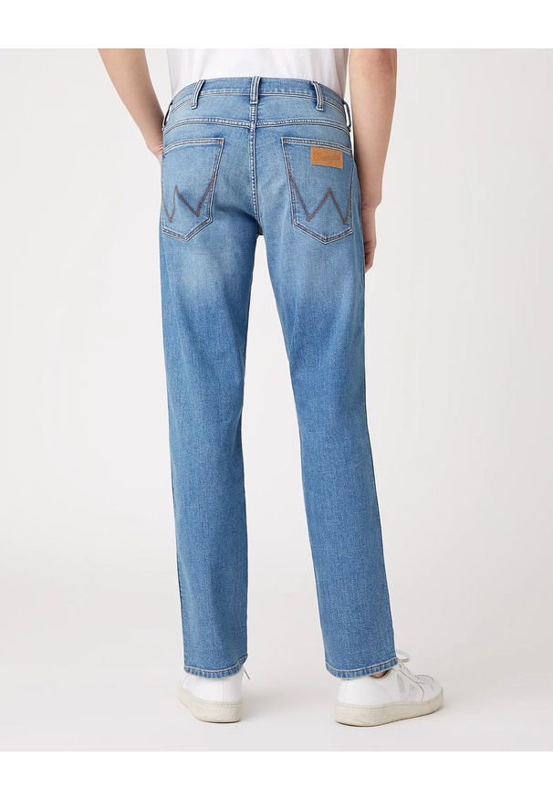 Wrangler - MĘSKIE SPODNIE JEANSOWE WRANGLER GREENSBORO HEMPTOWN W15QC427P 112126865