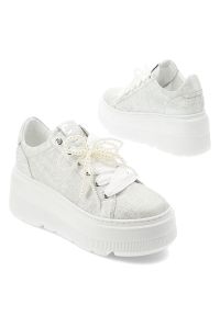CheBello - Srebrne Sneakersy Chebello Stylowe Obuwie Damskie Na Platformie. Okazja: na co dzień. Kolor: srebrny. Materiał: materiał. Szerokość cholewki: normalna. Wzór: aplikacja. Obcas: na platformie. Styl: elegancki #3