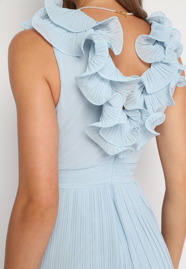 Born2be - Niebieski Plisowany Kombinezon Koktajlowy Ozdobiony Falbanami z Szerokimi Nogawkami Frelfrea. Kolor: niebieski. Materiał: materiał. Wzór: aplikacja. Styl: wizytowy
