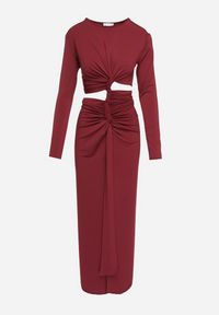 Born2be - Bordowa Sukienka Koktajlowa Ozdobiona Wycięciem Marszczeniem w Talii i Rozcięciem na Nogę Ilizia. Okazja: na imprezę. Kolor: czerwony. Wzór: aplikacja. Typ sukienki: proste. Styl: wizytowy #6