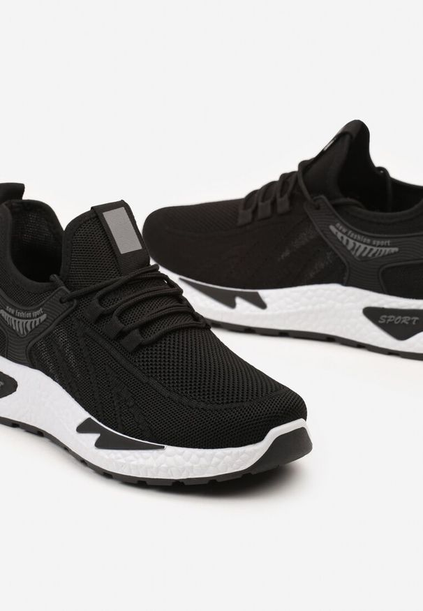 Born2be - Czarno-Szare Buty Sportowe z Elastyczną Cholewką i Sznurowaniem oraz Tłoczoną Podeszwą Mitina. Okazja: na co dzień. Kolor: czarny. Szerokość cholewki: normalna