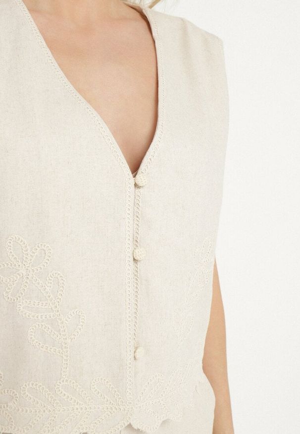 Born2be - Jasnobeżowy Komplet z Bawełny Kamizelka i Spodnie Zdobione Haftem Sesitria. Kolor: beżowy. Materiał: bawełna. Wzór: aplikacja, haft