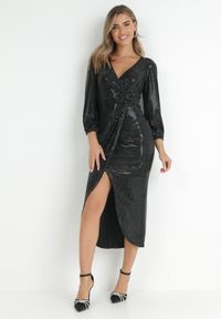 Born2be - Czarna Sukienka Kopertowa z Cekinami adicy. Kolor: czarny. Długość rękawa: długi rękaw. Typ sukienki: kopertowe. Długość: midi #1