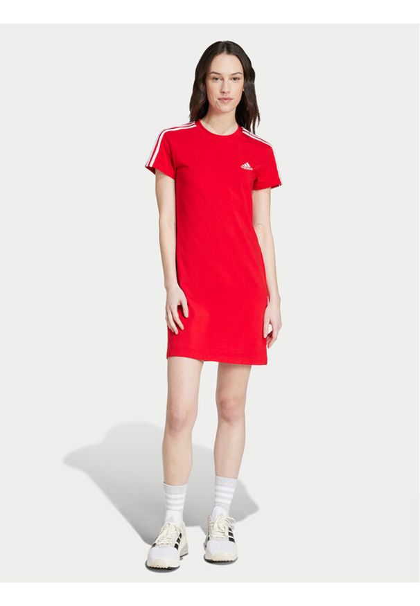 Adidas - adidas Sukienka codzienna Essentials 3-Stripes IY4245 Czerwony Slim Fit. Okazja: na co dzień. Kolor: czerwony. Materiał: bawełna. Typ sukienki: proste. Styl: casual
