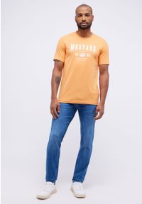 Mustang - MUSTANG AUSTIN MĘSKI T-SHIRT KOSZULKA NADRUK TANGERINE 1014938 7036. Wzór: nadruk #3