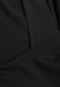 Renee - Czarna Bluzka Cilelle. Kolor: czarny. Materiał: dzianina, wiskoza. Długość rękawa: krótki rękaw. Długość: krótkie. Wzór: jednolity #6