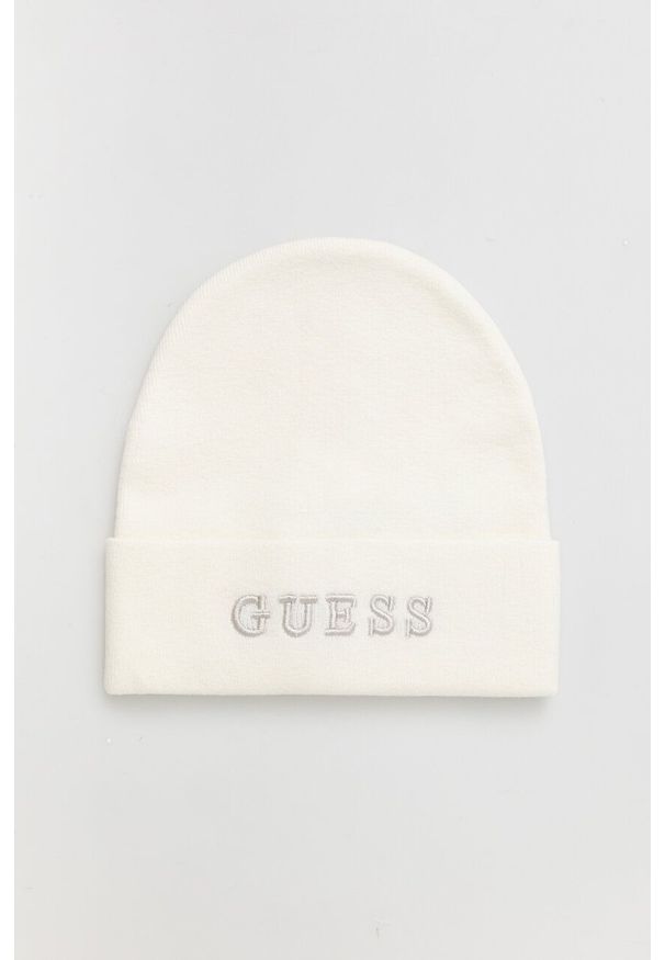 Guess czapka kolor biały. Kolor: biały. Materiał: materiał, dzianina