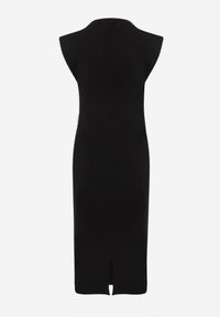 Born2be - Czarna Sukienka z Wiskozą Usztywnioną Linią Ramion i Cyrkoniową Broszką Iolope. Okazja: na komunię. Kolor: czarny. Materiał: wiskoza. Styl: elegancki #2