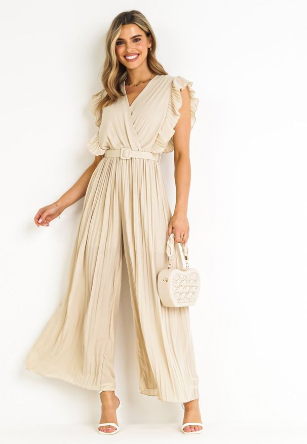 Born2be - Beżowy Plisowany Kombinezon z Szerokimi Nogawkami i Wiązanym Paskiem Audra. Okazja: na co dzień. Kolor: beżowy. Sezon: wiosna, lato. Styl: casual, elegancki