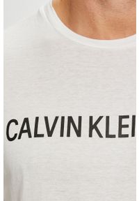 Calvin Klein Jeans - T-shirt J30J307855. Okazja: na co dzień. Kolor: biały. Materiał: dzianina. Styl: casual #2