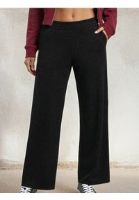 Sinsay - Spodnie dresowe z szerokimi nogawkami soft touch - czarny. Kolor: czarny. Materiał: dresówka