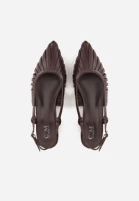 Born2be - Brązowe Sandały na Płaskiej Podeszwie Ozdobione Wycięciami Auraly. Okazja: na co dzień. Zapięcie: sprzączka. Kolor: brązowy. Materiał: jeans. Wzór: aplikacja. Obcas: na płaskiej podeszwie. Styl: casual, elegancki #8