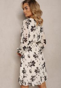 Renee - Biała Rozkloszowana Sukienka Mini w Kwiaty i Gumką w Pasie Elandri. Kolor: biały. Materiał: tkanina. Wzór: kwiaty. Długość: mini #3