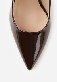 Born2be - Brązowe Klasyczne Szpilki VICES z Lakierowanym Połyskiem Divenia. Okazja: na co dzień, na randkę, na ślub cywilny, na wesele. Kolor: brązowy. Materiał: lakier. Obcas: na szpilce. Styl: klasyczny #5