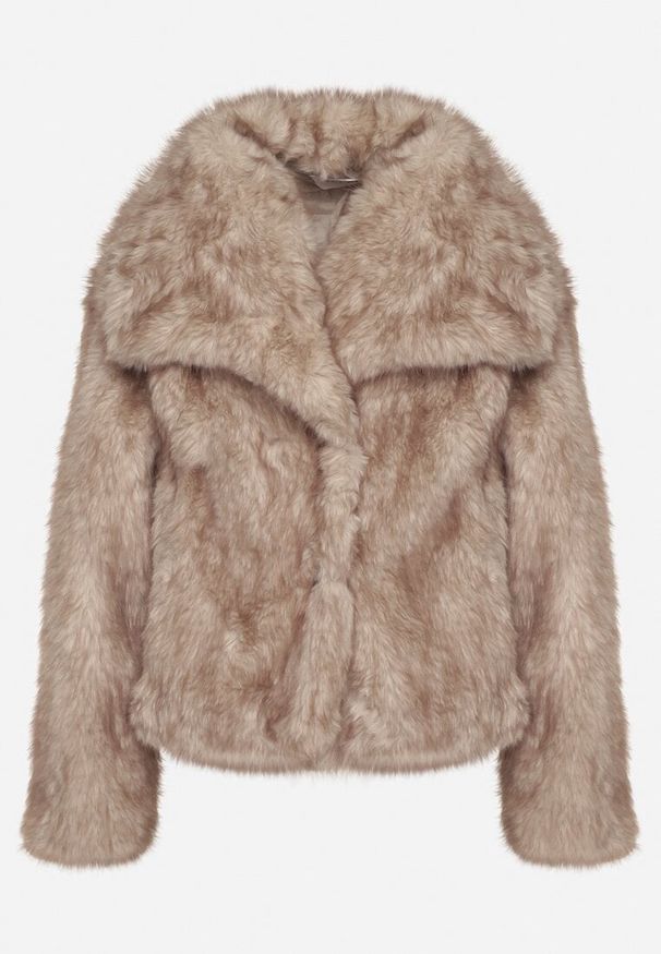 Born2be - Beżowa Kurtka Futerko o Dwurzędowym Kroju z Szerokim Kołnierzem Fesammea. Okazja: na co dzień. Kolor: beżowy. Materiał: futro. Styl: casual, klasyczny