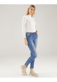 Unisono - Jeansy z przetarciami. Materiał: jeans. Długość: długie. Styl: klasyczny #3