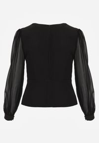 Born2be - Czarna Bluzka Kopertowa VICES z Dekoltem V Bufiastymi Rękawkami i Zaakcentowanymi Ramionami Tine. Okazja: na co dzień. Typ kołnierza: dekolt w kształcie V. Kolor: czarny. Materiał: jeans. Długość rękawa: krótki rękaw. Styl: casual, elegancki #7