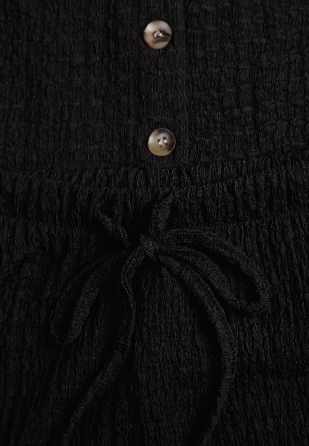 Renee - Czarny Komplet z Teksturowanej Tkaniny Kamizelka i Spodnie z Gumką w Pasie Tharin. Kolor: czarny. Materiał: tkanina