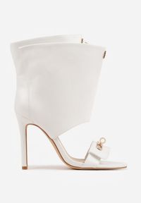 Renee - Białe Sandały Typu Botki z Metalicznymi Klamrami Zaehlyss. Zapięcie: klamry. Kolor: biały. Materiał: skóra, lakier. Styl: rockowy, wizytowy #4