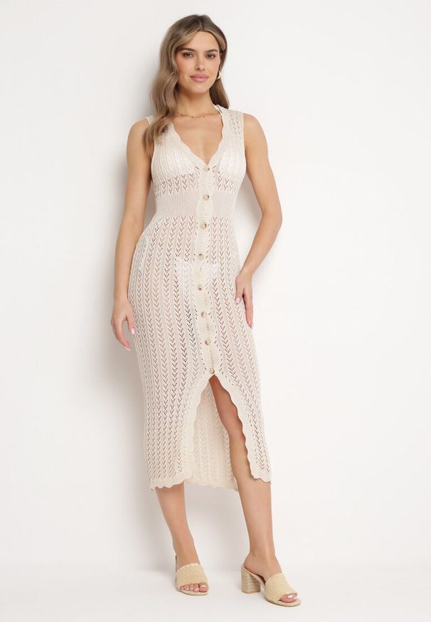 Born2be - Beżowa Plażowa Sukienka Bodycon z Ażurowej Tkaniny Zapinana na Guziki Kyren. Okazja: na plażę. Typ kołnierza: dekolt w kształcie V. Kolor: beżowy. Materiał: tkanina. Długość rękawa: bez rękawów. Wzór: ażurowy. Sezon: lato. Typ sukienki: bodycon