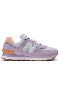 Buty New Balance WL574RA2 - fioletowe. Kolor: fioletowy. Materiał: guma, tworzywo sztuczne, zamsz, skóra. Szerokość cholewki: normalna. Model: New Balance 574