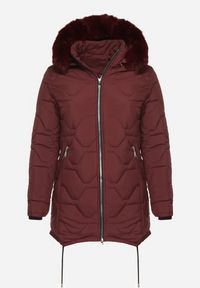 Born2be - Bordowa Klasyczna Kurtka z Pikowanymi Przeszyciami i Kapturem z Futerkiem Raffisa. Okazja: na co dzień. Kolekcja: plus size. Kolor: czerwony. Materiał: futro. Styl: klasyczny #3