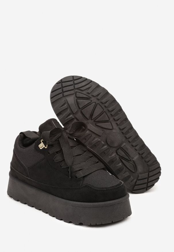 Born2be - Czarne Sznurowane Sneakersy Śniegowce na Grubej Podeszwie Vamitte. Okazja: na spacer, na co dzień. Kolor: czarny. Materiał: futro, jeans. Sport: turystyka piesza