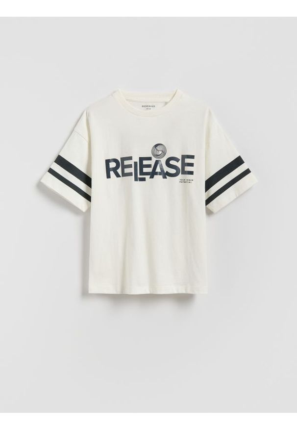 Reserved - T-shirt z nadrukiem - złamana biel. Materiał: dzianina, bawełna. Wzór: nadruk
