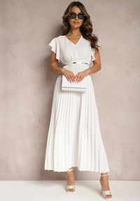 Renee - Biała Rozkloszowana Sukienka z Plisami Maxi z Falbankami przy Ramionach Nethula. Typ kołnierza: kołnierz z falbankami. Kolor: biały. Materiał: materiał. Typ sukienki: plisowane, rozkloszowane. Długość: maxi #3