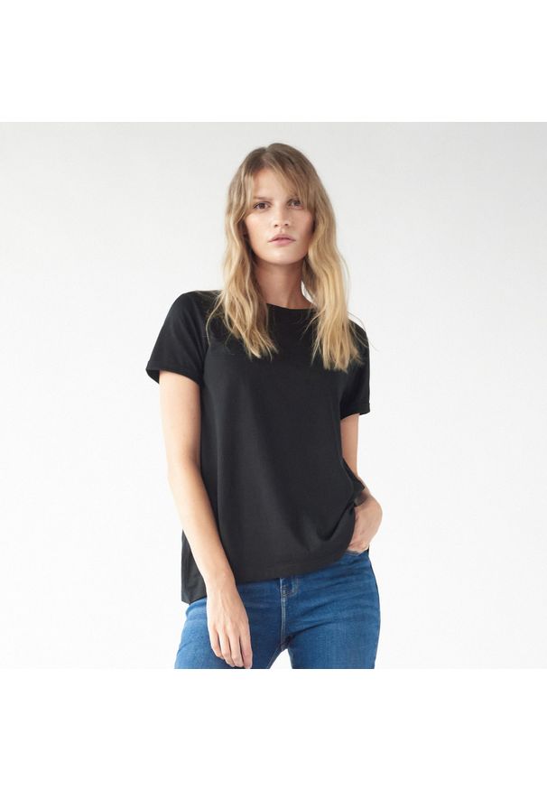 Mohito - Gładki t-shirt - Czarny. Kolor: czarny. Wzór: gładki