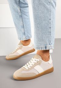 Renee - Ciemnobeżowe Sneakersy Tenisówki w Kultowym Stylu Neolithaen. Okazja: na spacer, na co dzień. Kolor: beżowy. Materiał: jeans. Sport: turystyka piesza