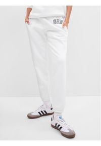 GAP - Gap Spodnie dresowe 463492-18 Biały Regular Fit. Kolor: biały. Materiał: dresówka, bawełna