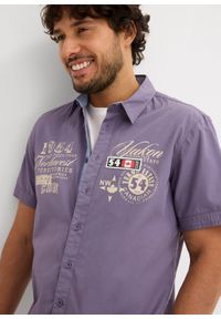 bonprix - Koszula z krótkim rękawem i nadrukiem, Slim Fit. Kolor: niebieski. Długość rękawa: krótki rękaw. Długość: krótkie. Wzór: nadruk. Styl: sportowy #3