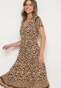 Born2be - Brązowa Bawełniana Sukienka z Guzikami i Ornamentnym Wzorem Zisselle. Kolor: brązowy. Materiał: bawełna #7