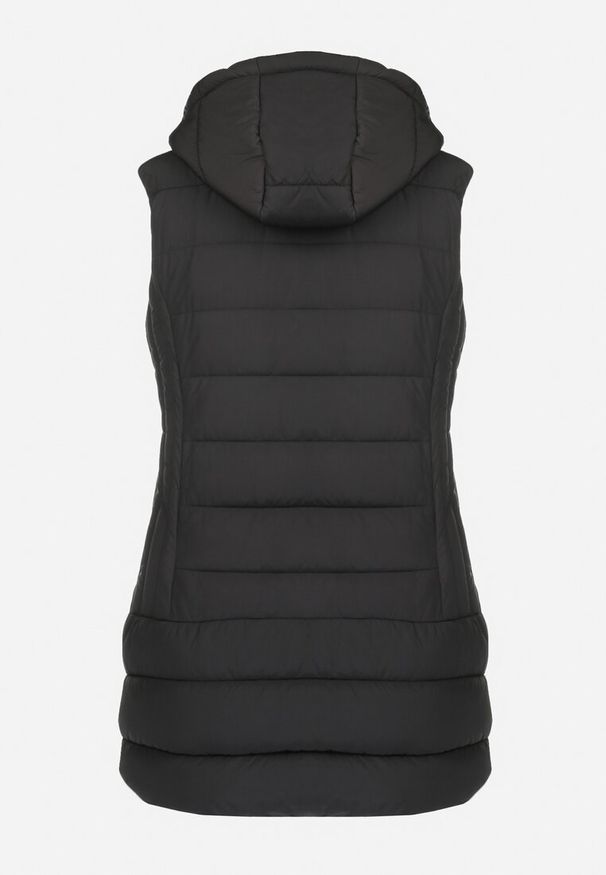 Born2be - Czarna Kamizelka Długa Pikowana z Kapturem Meziri. Typ kołnierza: kaptur. Kolekcja: plus size. Kolor: czarny. Materiał: futro. Długość rękawa: bez rękawów. Długość: długie
