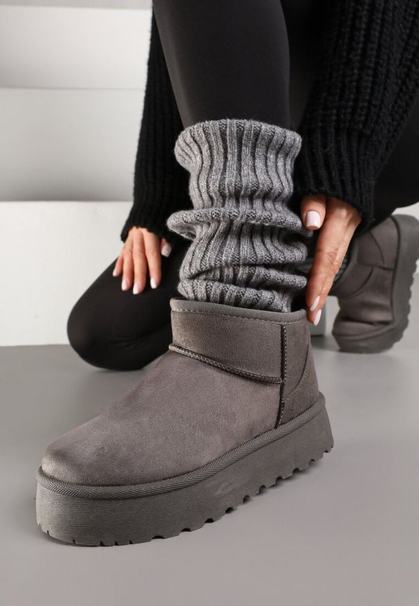 Renee - Szare Krótkie Śniegowce z Ekozamszu na Niskiej Platformie Lennael. Okazja: na co dzień, na spacer. Kolor: szary. Materiał: jeans. Sezon: zima. Obcas: na platformie. Styl: elegancki, casual. Wysokość obcasa: niski