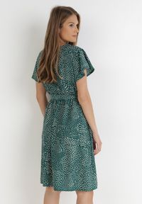 Born2be - Zielona Sukienka Kepherine. Kolor: zielony. Materiał: tkanina, materiał. Wzór: kropki. Typ sukienki: kopertowe. Długość: mini #5