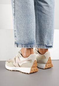 Born2be - Złote Sneakersy na Płaskiej Podeszwie z Geometryczną Wstawką Helidi. Nosek buta: okrągły. Zapięcie: sznurówki. Kolor: złoty. Wzór: geometria. Obcas: na płaskiej podeszwie. Wysokość obcasa: niski #6