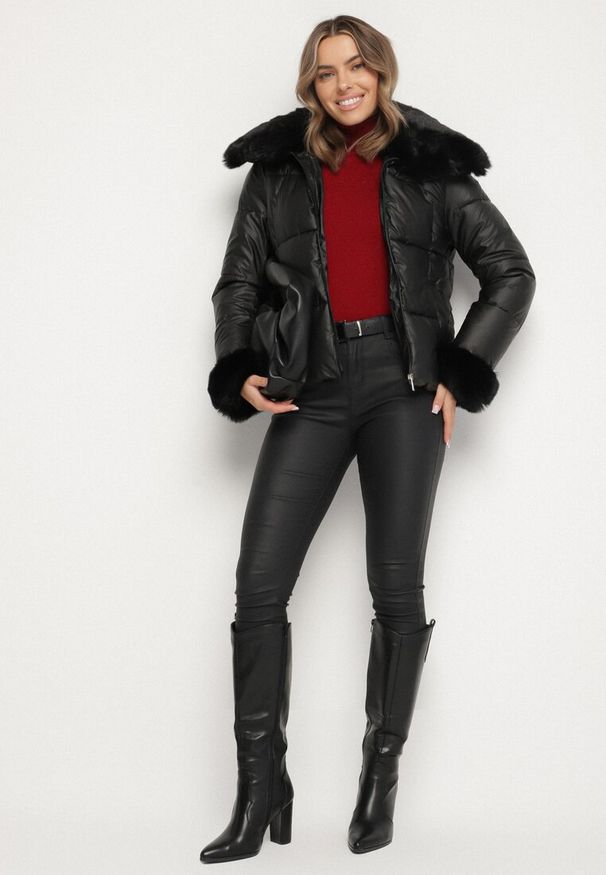 Born2be - Czarna Pikowana Kurtka z Szerokim Kołnierzem z Futerkiem Galerra. Okazja: na co dzień, na spacer. Kolor: czarny. Materiał: futro. Sezon: zima. Styl: casual, elegancki