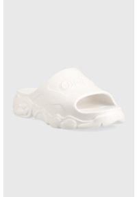 Buffalo klapki Cld Slide damskie kolor biały na platformie 1622261. Kolor: biały. Materiał: materiał. Wzór: gładki. Obcas: na platformie #3