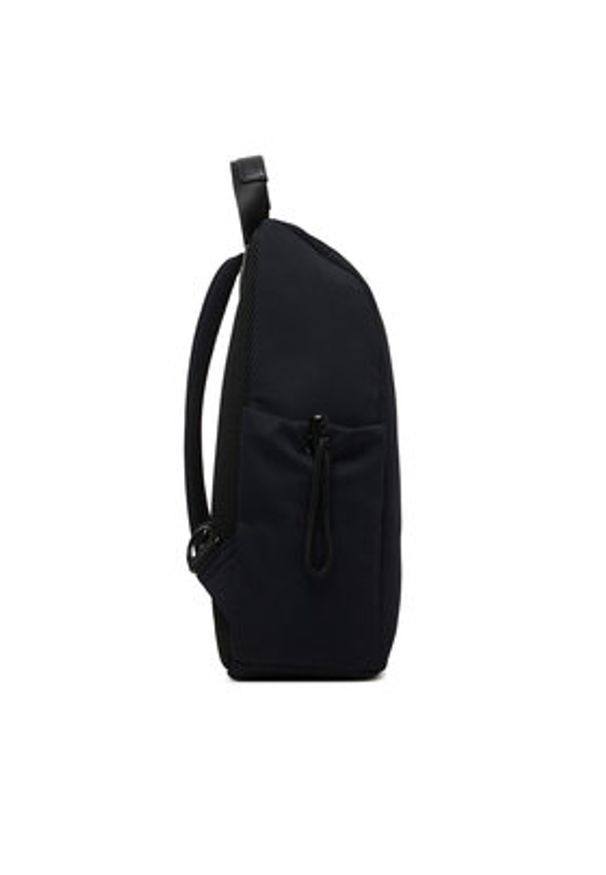 Emporio Armani Plecak EM005661 AF22391 UB118 Granatowy. Kolor: niebieski. Materiał: materiał