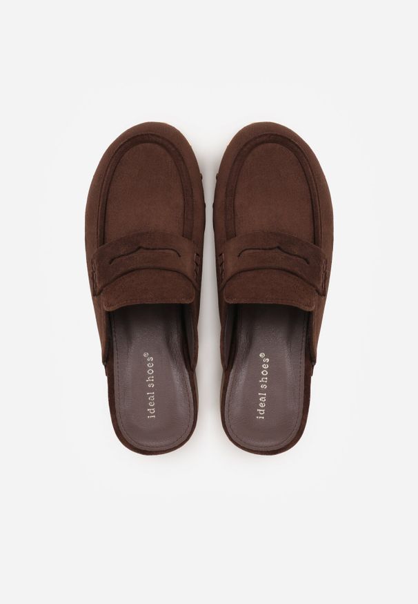 Born2be - Brązowe Klapki Drewniaki w Stylu Mokasynów z Nitami Hanaria. Okazja: na co dzień. Kolor: brązowy. Materiał: jeans, koronka. Wzór: aplikacja. Styl: elegancki, casual