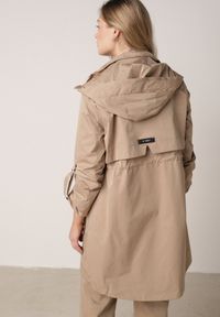 Born2be - Brązowa Kurtka w Stylu Parki z Odpinanym Kapturem i Sznurkami Enang. Okazja: na spacer. Kolor: brązowy. Materiał: prążkowany, jeans #9