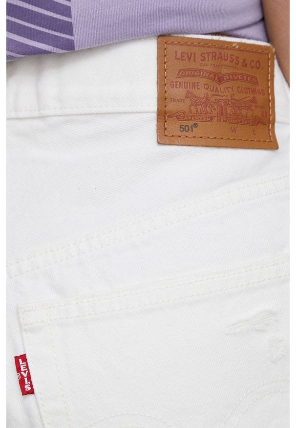 Levi's® - Levi's szorty jeansowe damskie kolor biały gładkie high waist. Okazja: na spotkanie biznesowe. Stan: podwyższony. Kolor: biały. Materiał: jeans. Wzór: gładki. Styl: biznesowy