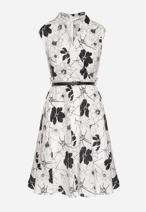 Born2be - Czarna Bawełniana Sukienka Rozkloszowana z Kopertowym Dekoltem i Paskiem Zolriza. Okazja: na co dzień. Kolor: czarny. Materiał: bawełna. Typ sukienki: kopertowe. Styl: casual