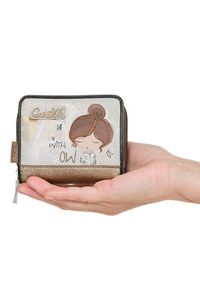 Portfel damski Anekke, z efektownym nadrukiem i metalowym logo zapinany na suwak wyposażony w przegrody na karty kieszeń na monety, brązowy, 42809-90. Kolor: brązowy. Wzór: nadruk #1