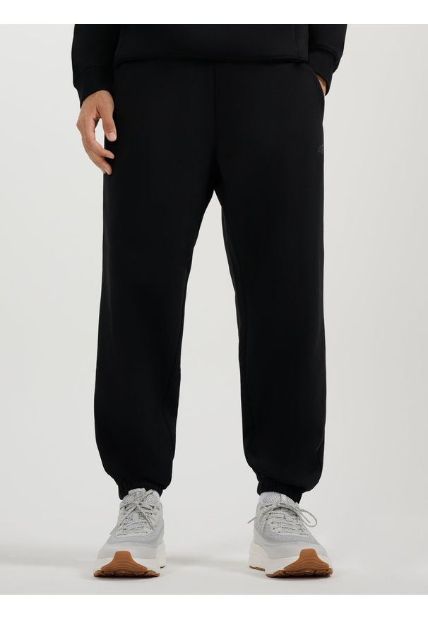 4f - 4F Spodnie dresowe joggery męskie - czarne 3XL. Kolor: czarny. Materiał: dresówka